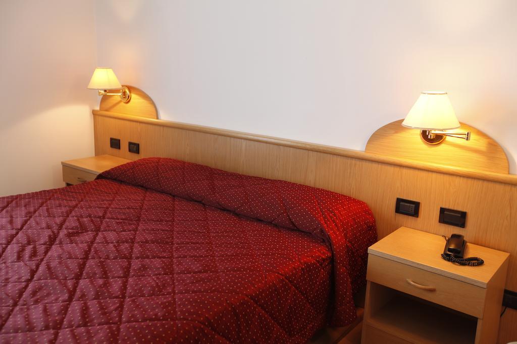 Hotel Spera Strigno Szoba fotó
