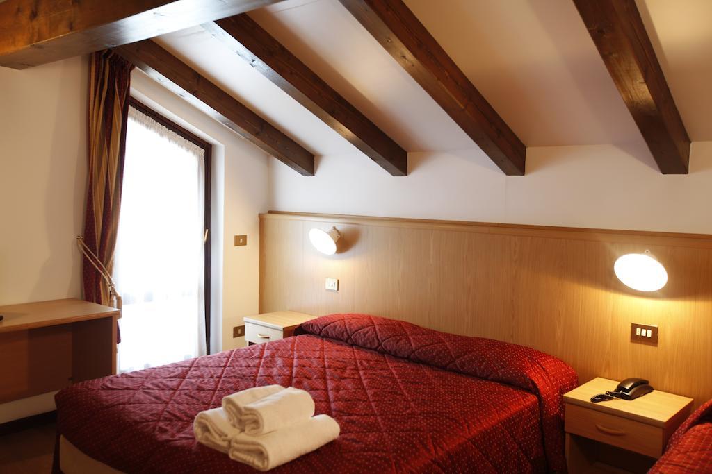 Hotel Spera Strigno Szoba fotó
